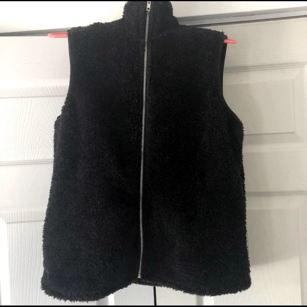 Medium Black Sherpa Vest